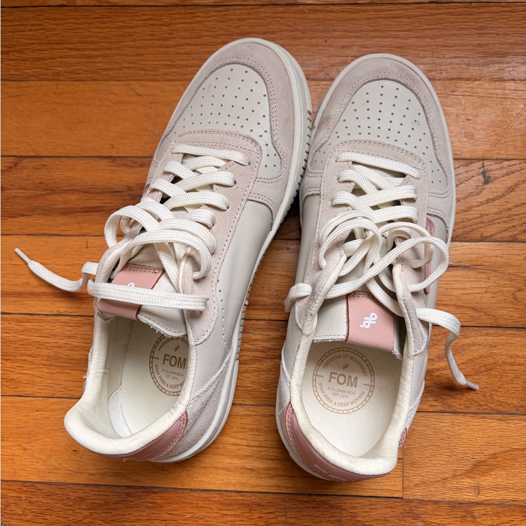 Womens Freedom Of Movement Sneakers